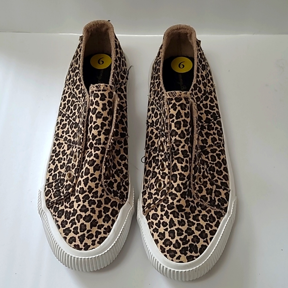 Tommy Bahama size 9 shoes